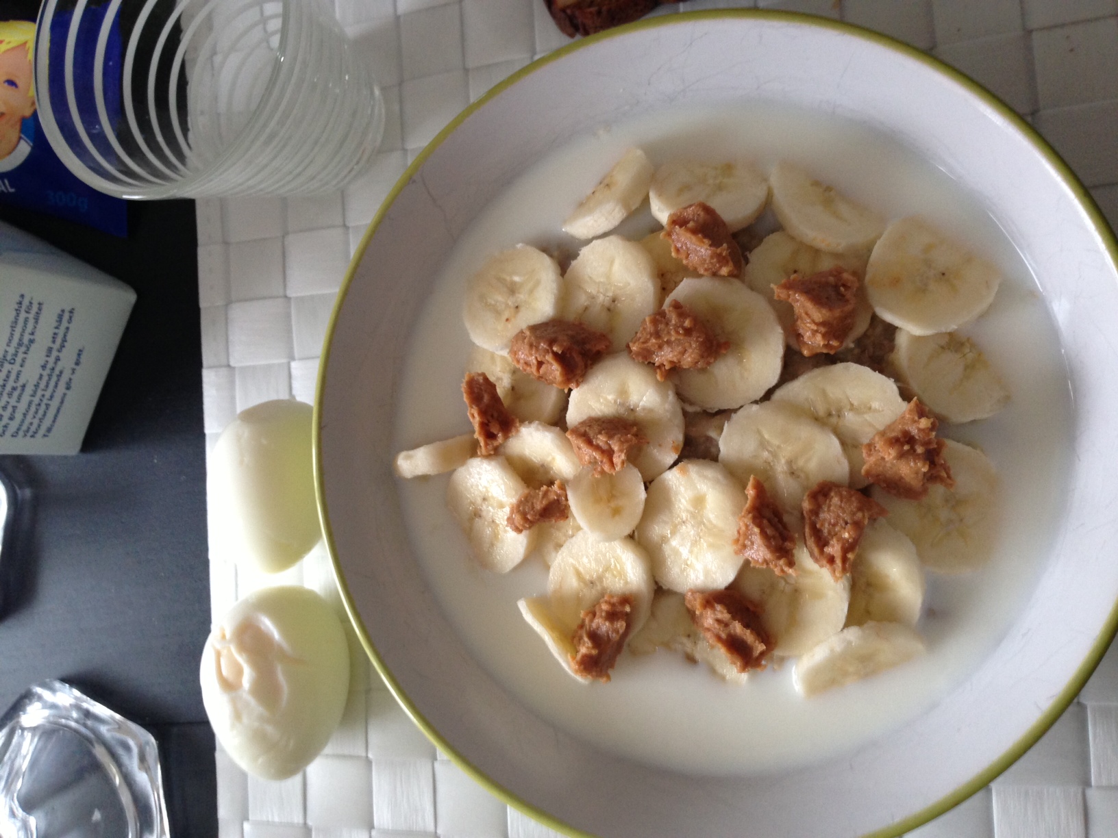 Banan och jordnötsmör! en favorit:)